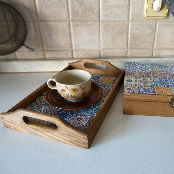 Tea tray box spanish tile 1s.JPG