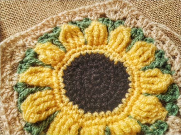 Sunflower-Granny-Square-Pattern-Graphics-12460387-2-580x435.jpeg
