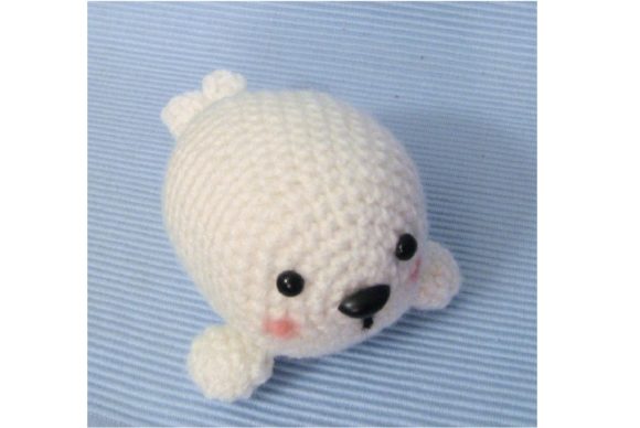Crochet-Baby-Seal-Pattern-Graphics-4554870-3-580x388.jpg