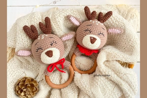 Baby-rattle-Reindeer-Crochet-pattern-Graphics-84950207-3-580x387.jpg