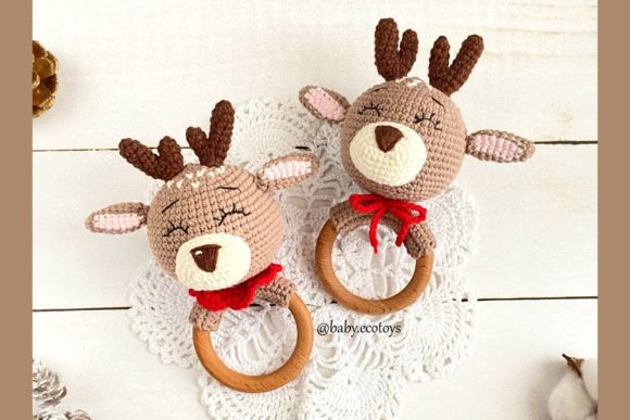 Baby-rattle-Reindeer-Crochet-pattern-Graphics-84950207-9-580x387.jpg