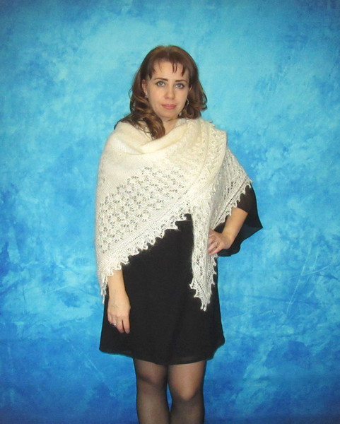 Hand knit white Russian shawl, Thick Orenburg shawl, Warm shoulder wrap, Goat down kerchief, Handmade stole, Wool cape, Cover up, Big scarf.JPG