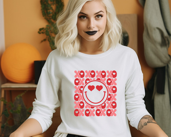 XOXO Smiley Face Valentine Sweatshirt, Cute Valentines Sweatshirt, Pink Smiley Face Love Sweatshirt, Valentine's Day Shirt, XOXO Sweater.jpg
