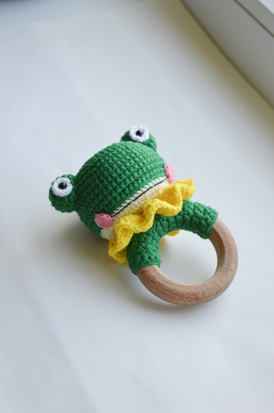 amigurumi green frog.jpg