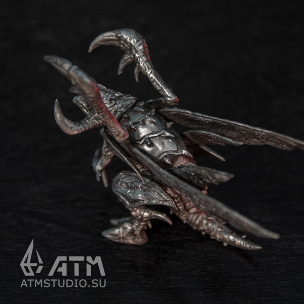 StarCraft Zergling Zerg collector's metal figure B (8).jpg