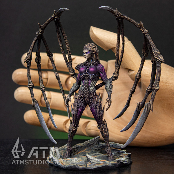 Kerrigan StarCraft collector's edition metal painted figure (7).jpg