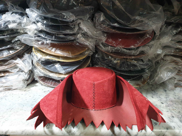 Bloodborne Hunter Red Leather Hat Limited Edition (8).jpg