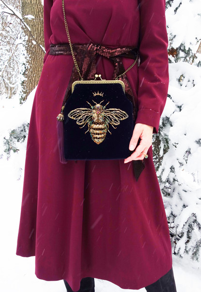 royal bee velvet bag hand embroidery golden purple.jpg