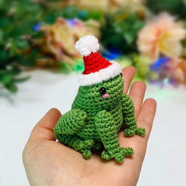 Frog-crochet-pattern-Santa-frog-amigurumi-crochet-pattern-pdf-Christmas-crochet-pattern-Amigurumi-animals-Crochet-toy-DIY-03.jpg