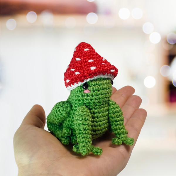 Frog-in-a-mushroom-hat-crochet-pattern-pdf-Cottagecore-frog-Amigurumi-crochet-animals-toy-DIY-tutorial- 01.jpg