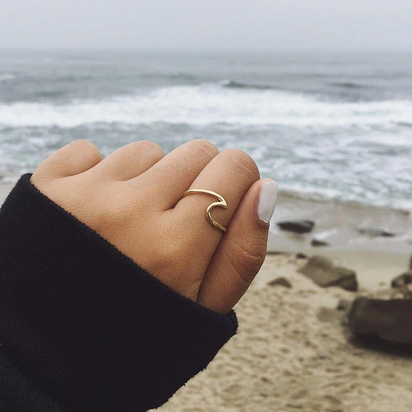 Minimalistic Ocean Wave Ring (6).jpg