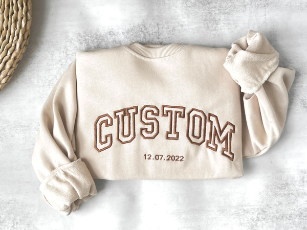 Custom personalized embroidered sweatshirt  Alphabet Embroidery  College Sweatshirt  Varsity Sweatshirt.jpg