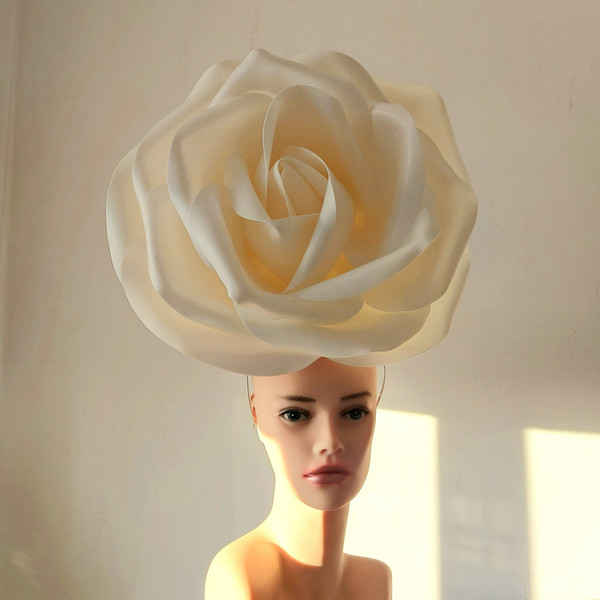 Large flower headpiece Champagne fascinator, bride style 2024.jpg