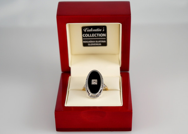 white-yellow-gold-ring-black-onyx-diamond-valentinsjewellery-10.jpg.jpg