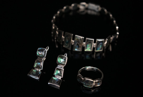 silver-set-natural-abalon-shell-valentinsjewellery-10.jpg