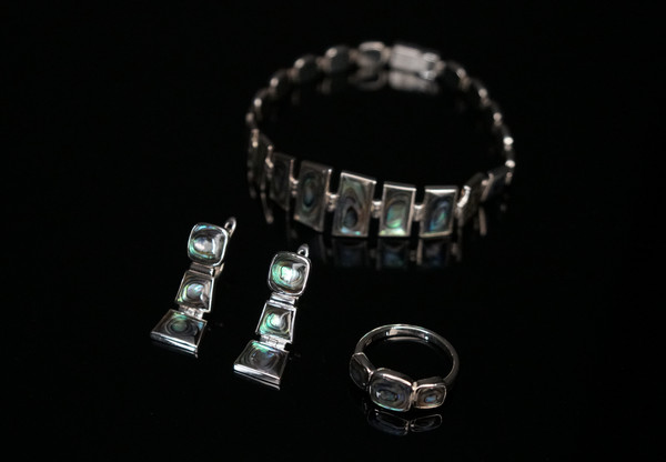 silver-set-natural-abalon-shell-valentinsjewellery-9.jpg