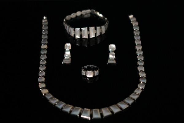 silver-set-natural-mother-of-pearl-valentinsjewellery-5.jpg