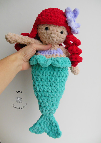 Crochet mermaid (2).JPG