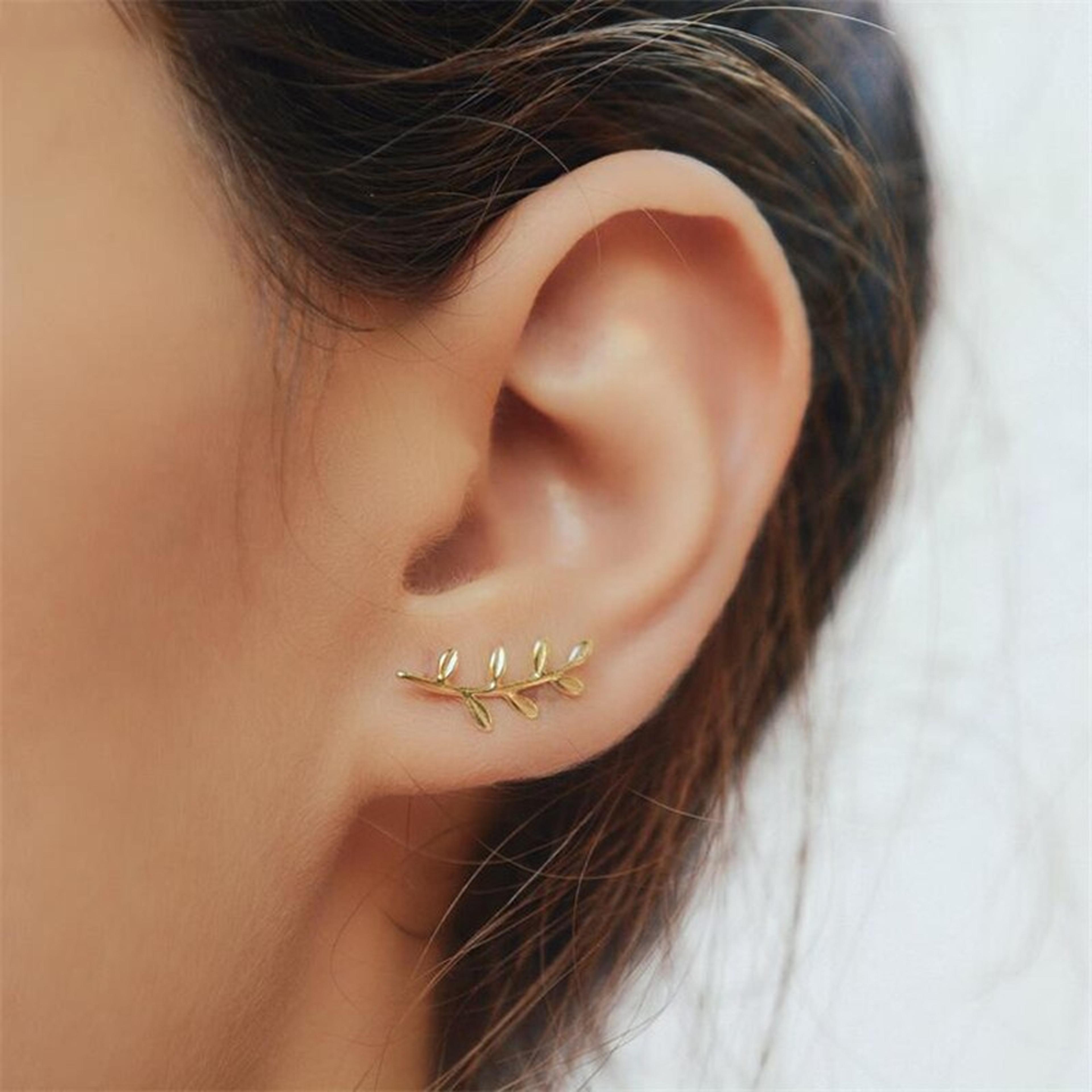 curvy leaf branch stud earring
