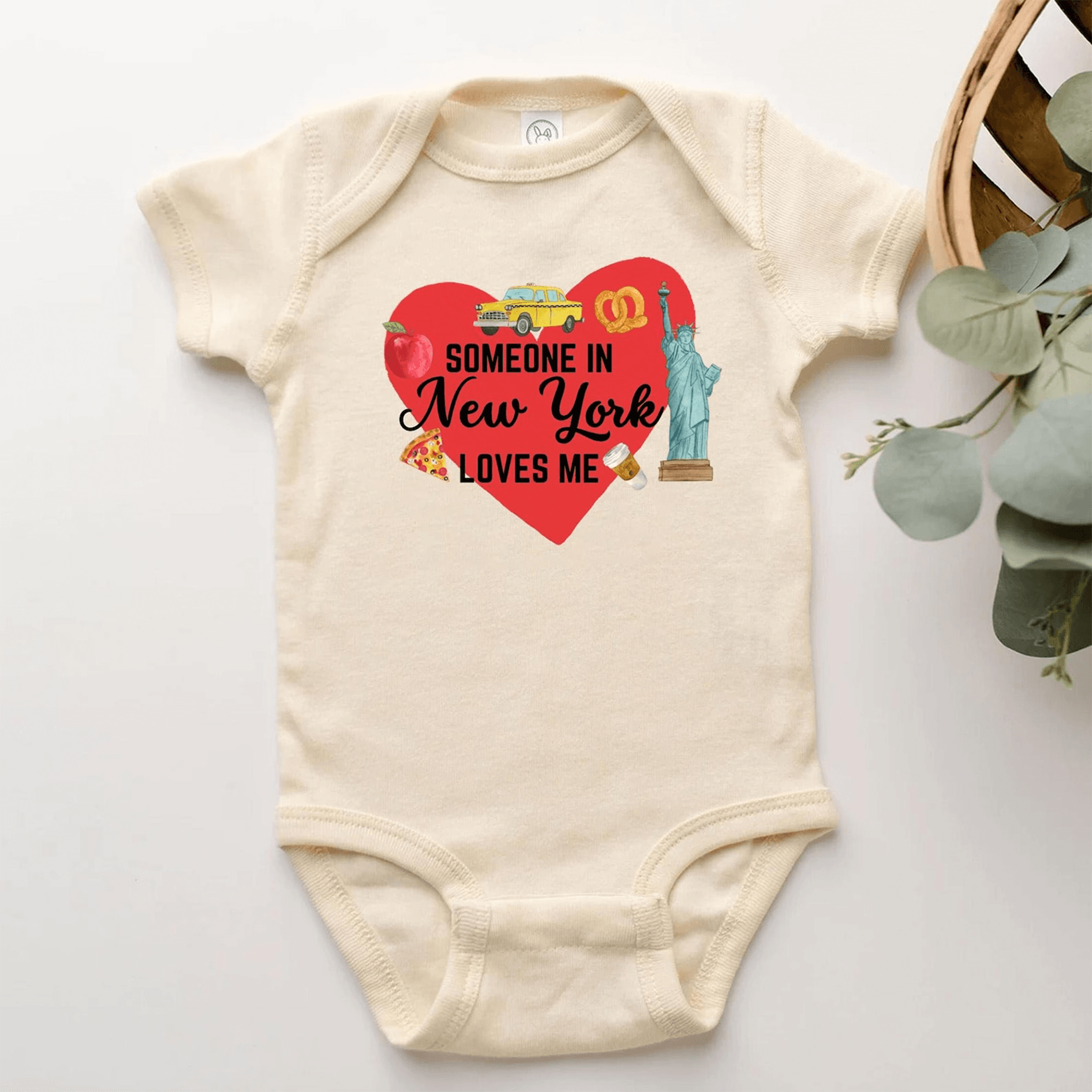 someone in new york loves me baby bodysuit, new york baby outfit, long distance family gift, nyc baby onesie