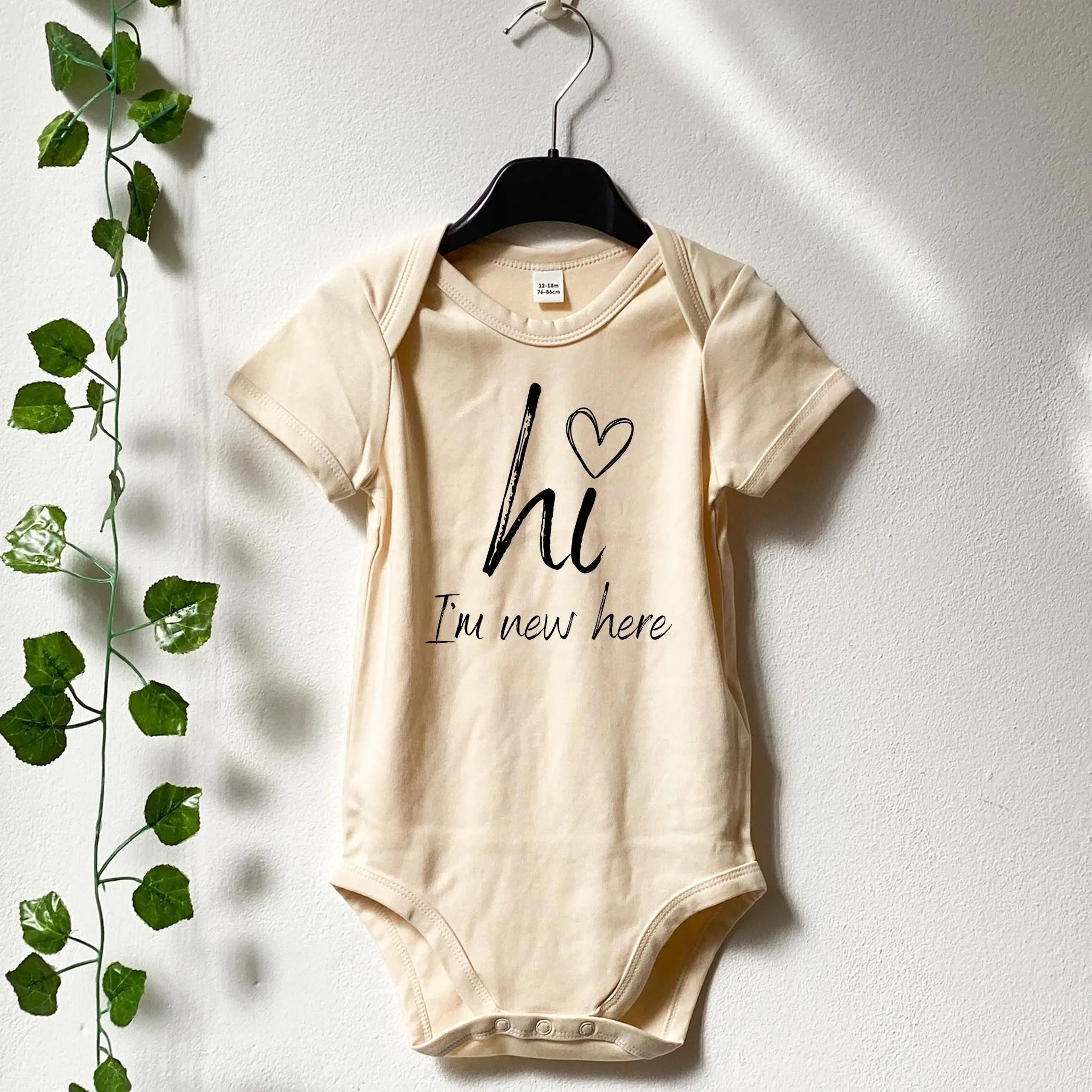 hi i'm new here baby bodysuit, newborn announcement outfit, hello world baby onesie, coming home outfit, baby shower tee