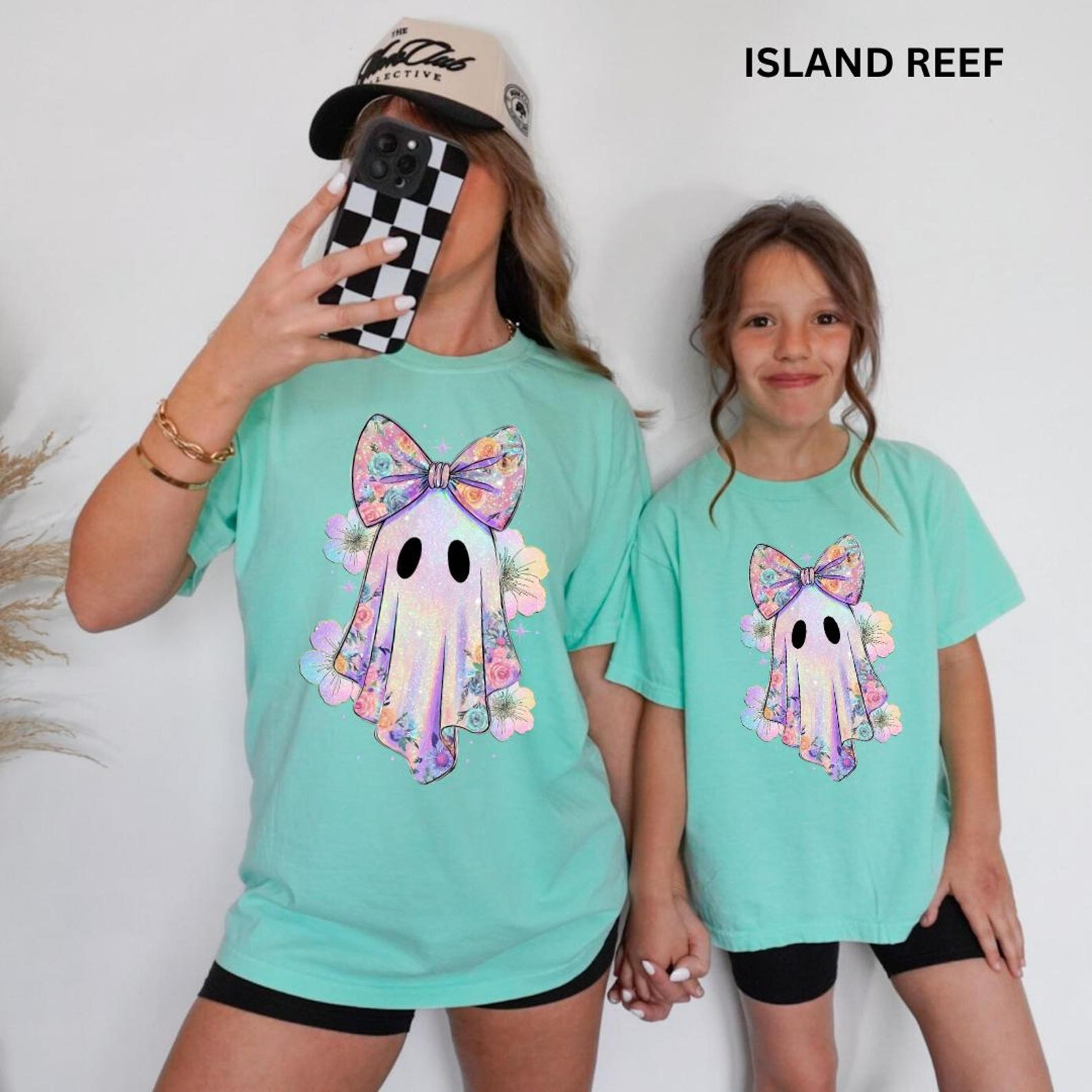 mommy and me iridescent ghost shirts, comfort colors halloween tees, cute spooky mother daughter matching outfit
