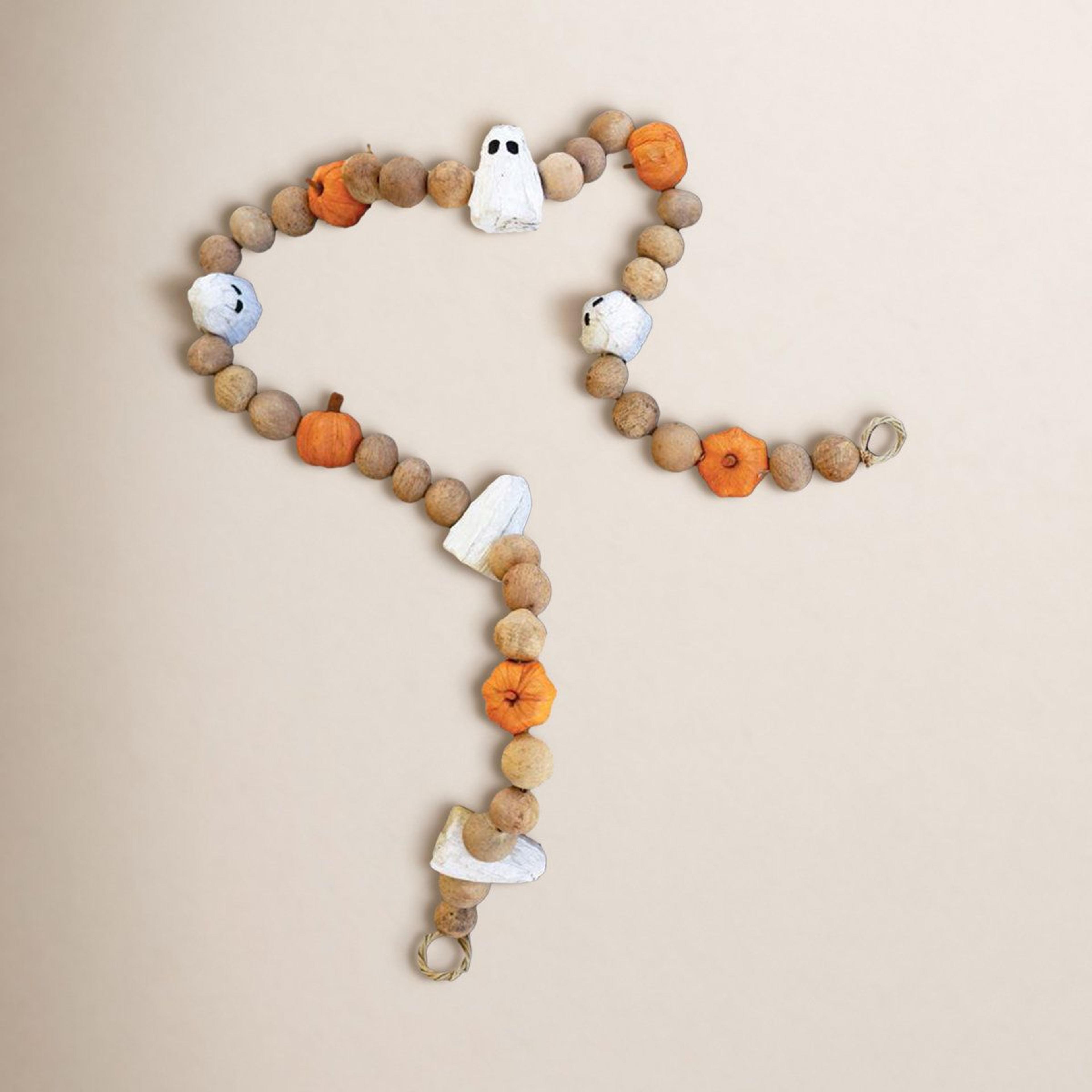 rustic halloween garland with pumpkins and ghosts for mantel decor