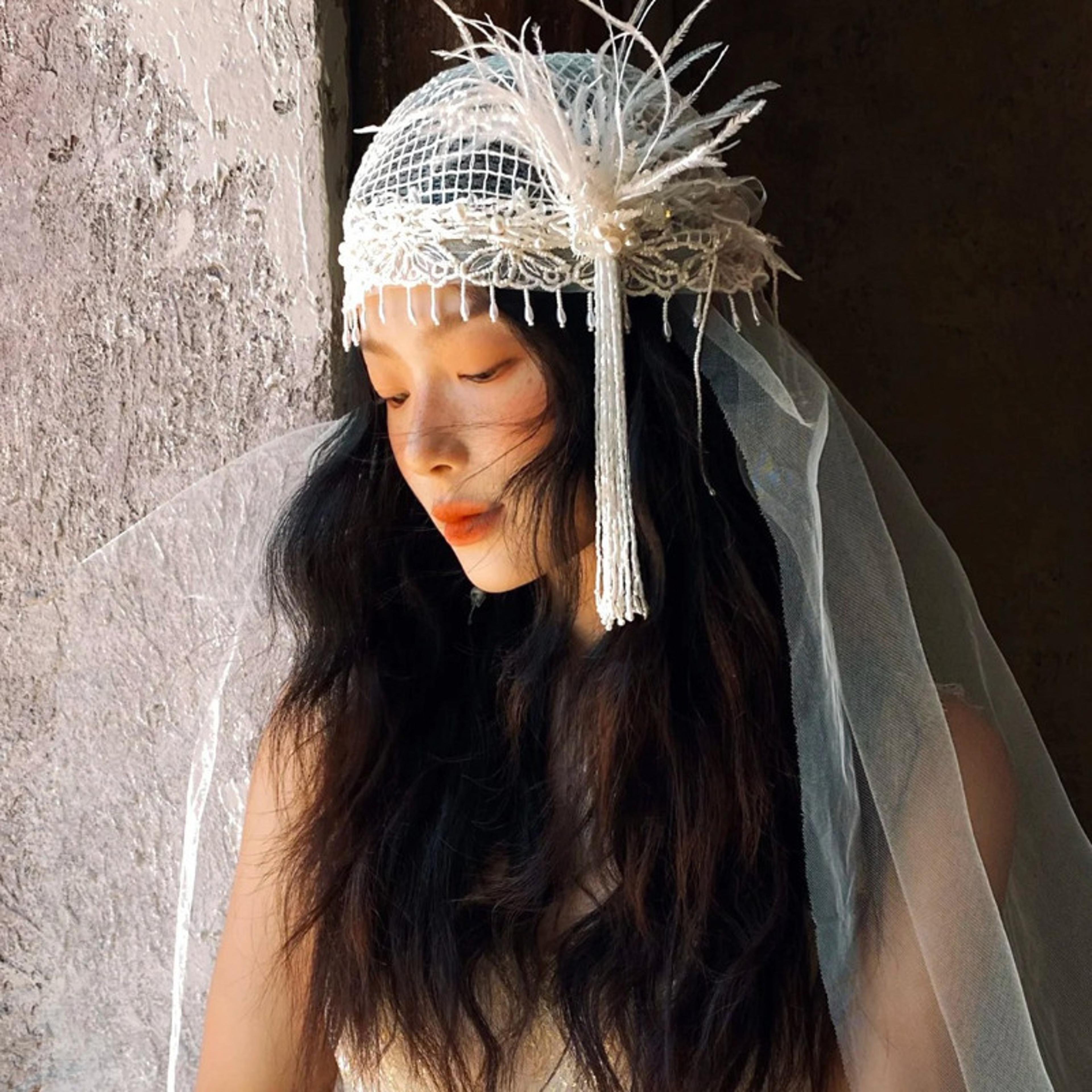 vintage french bridal veil with feather