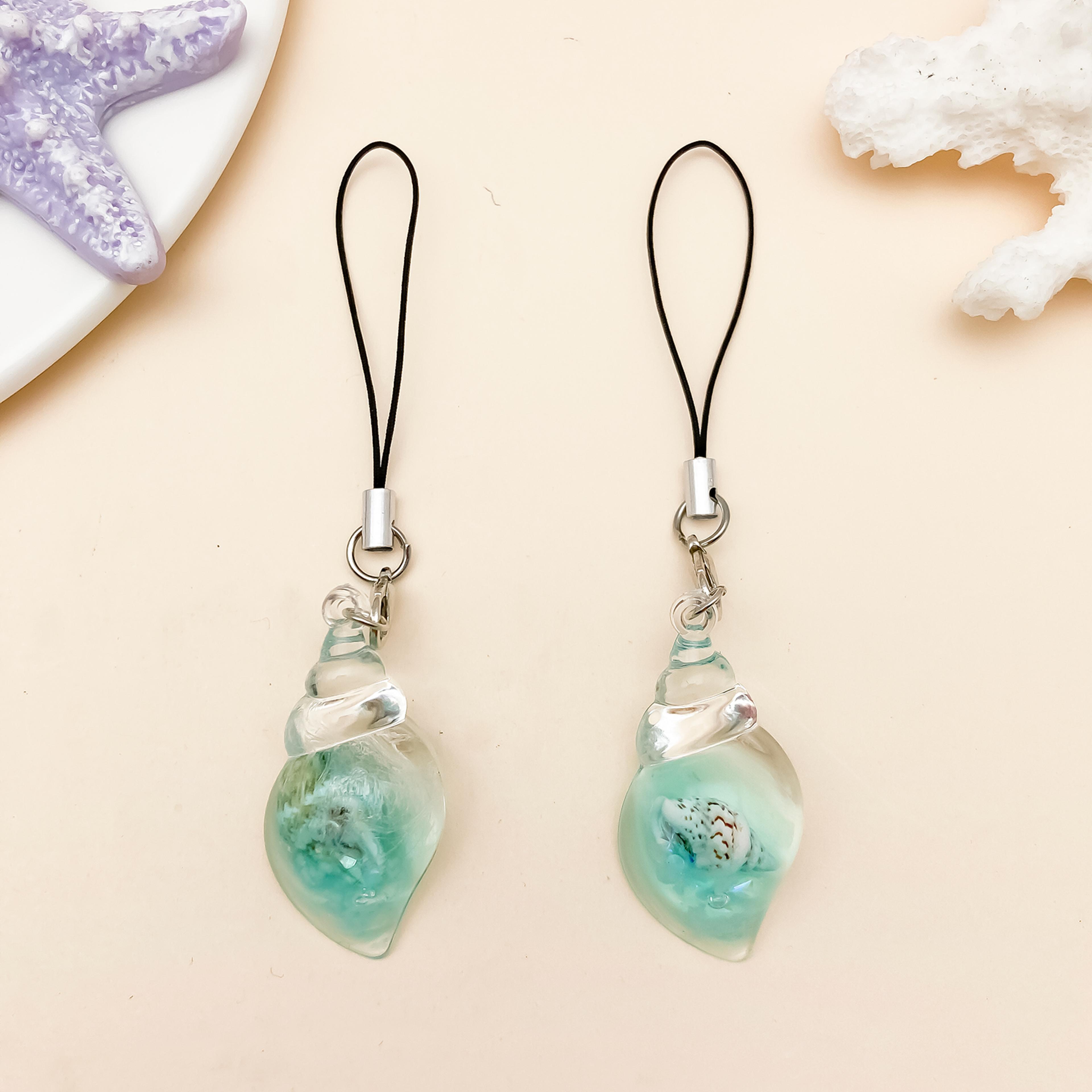 luminous resin conch keychain
