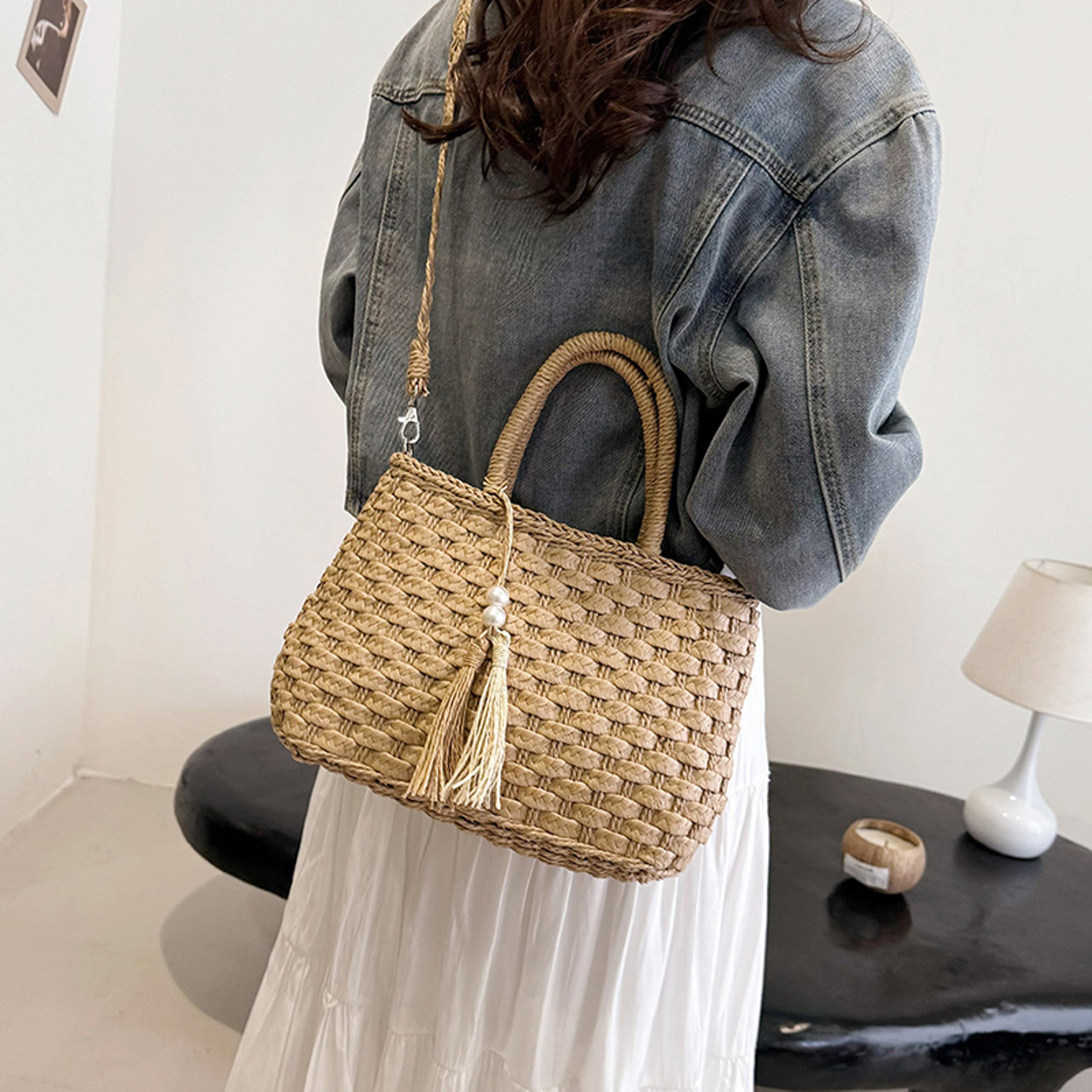 straw weaving tassel drawstring shoulder bag