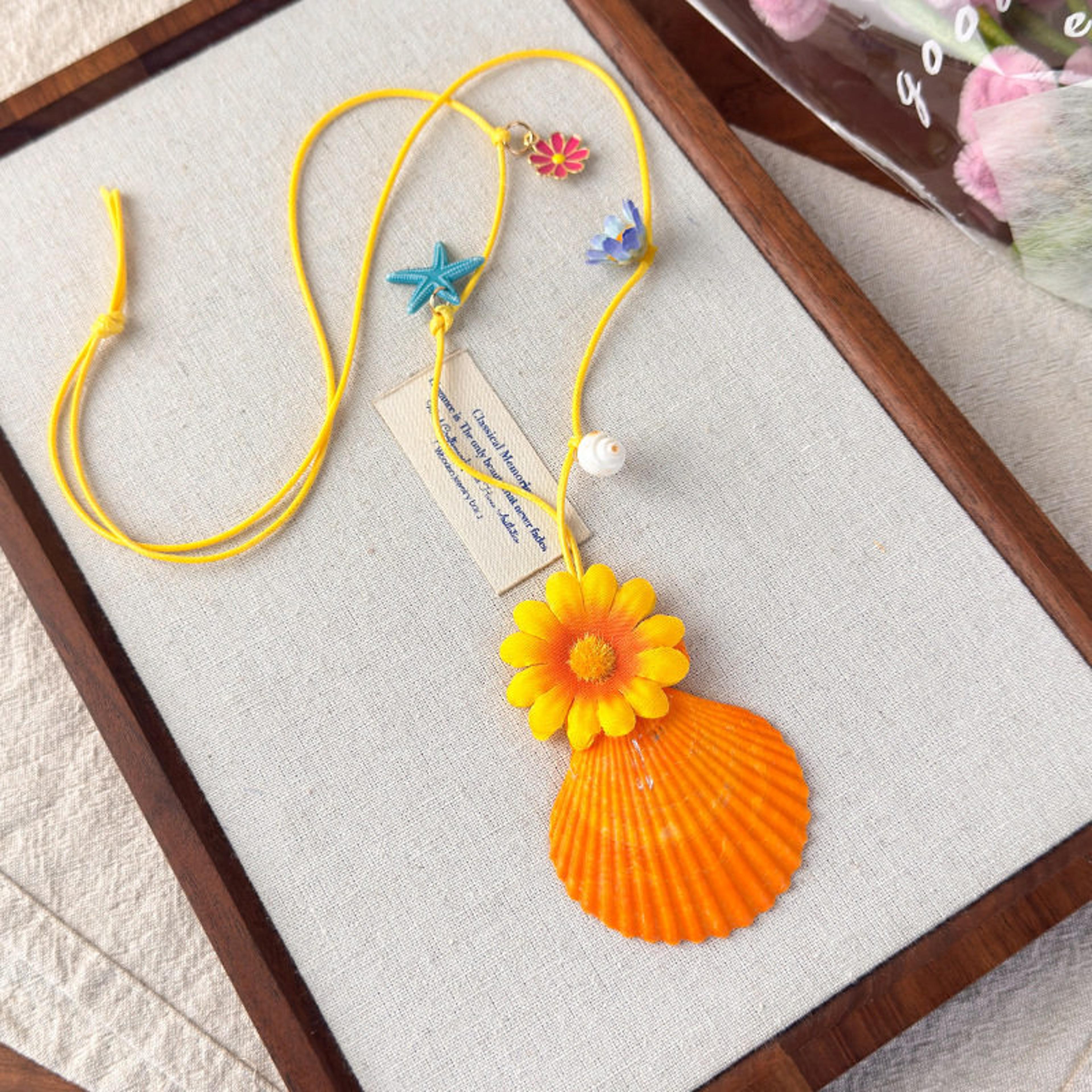 colorful shell pendant necklace for beach vacations