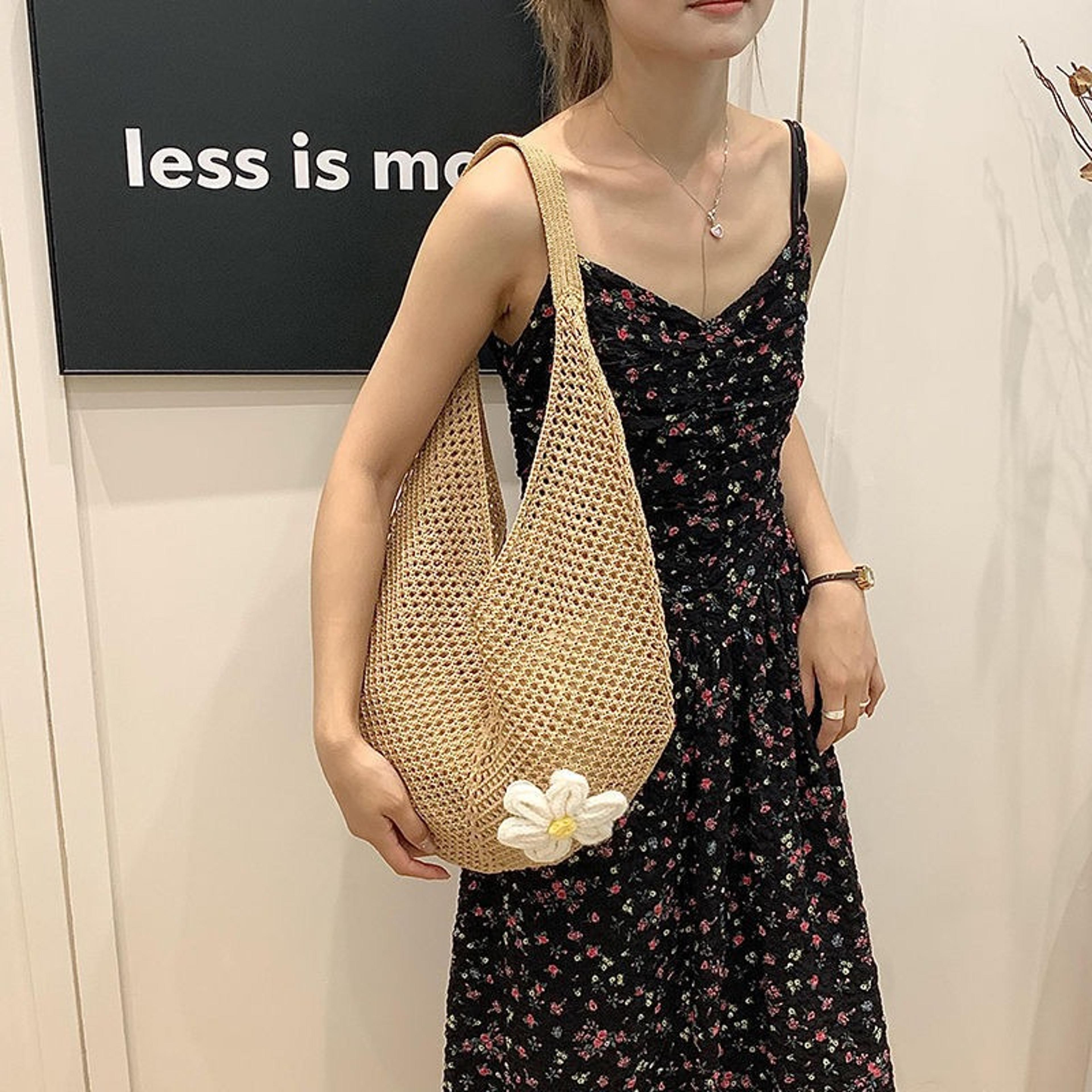 woven straw tote bag for women, large capacity beach bag and summer shoulder bag
