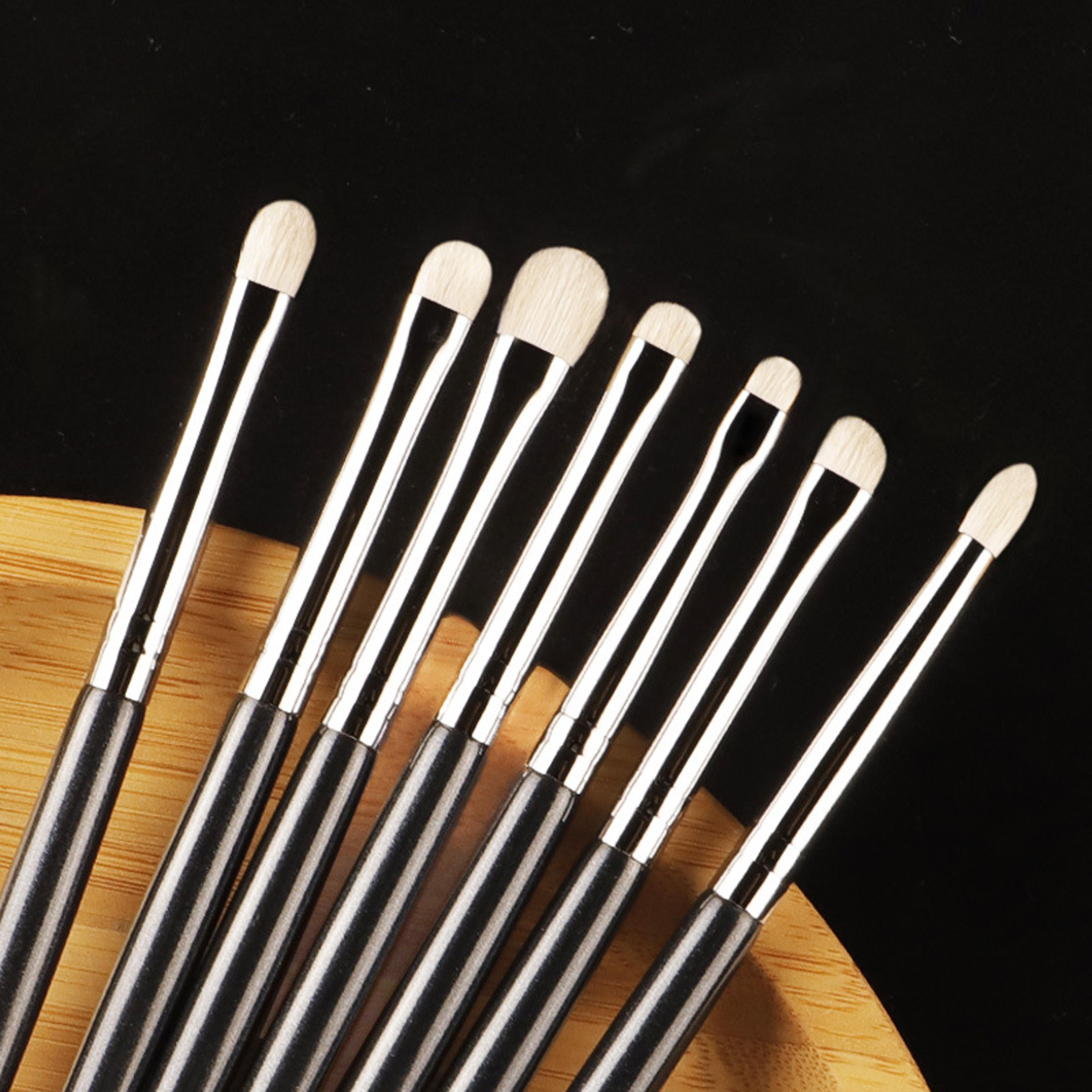 professional white pony hair eyeshadow makeup brush for smudge, precision crease, detail, bevel eye shadow, liner