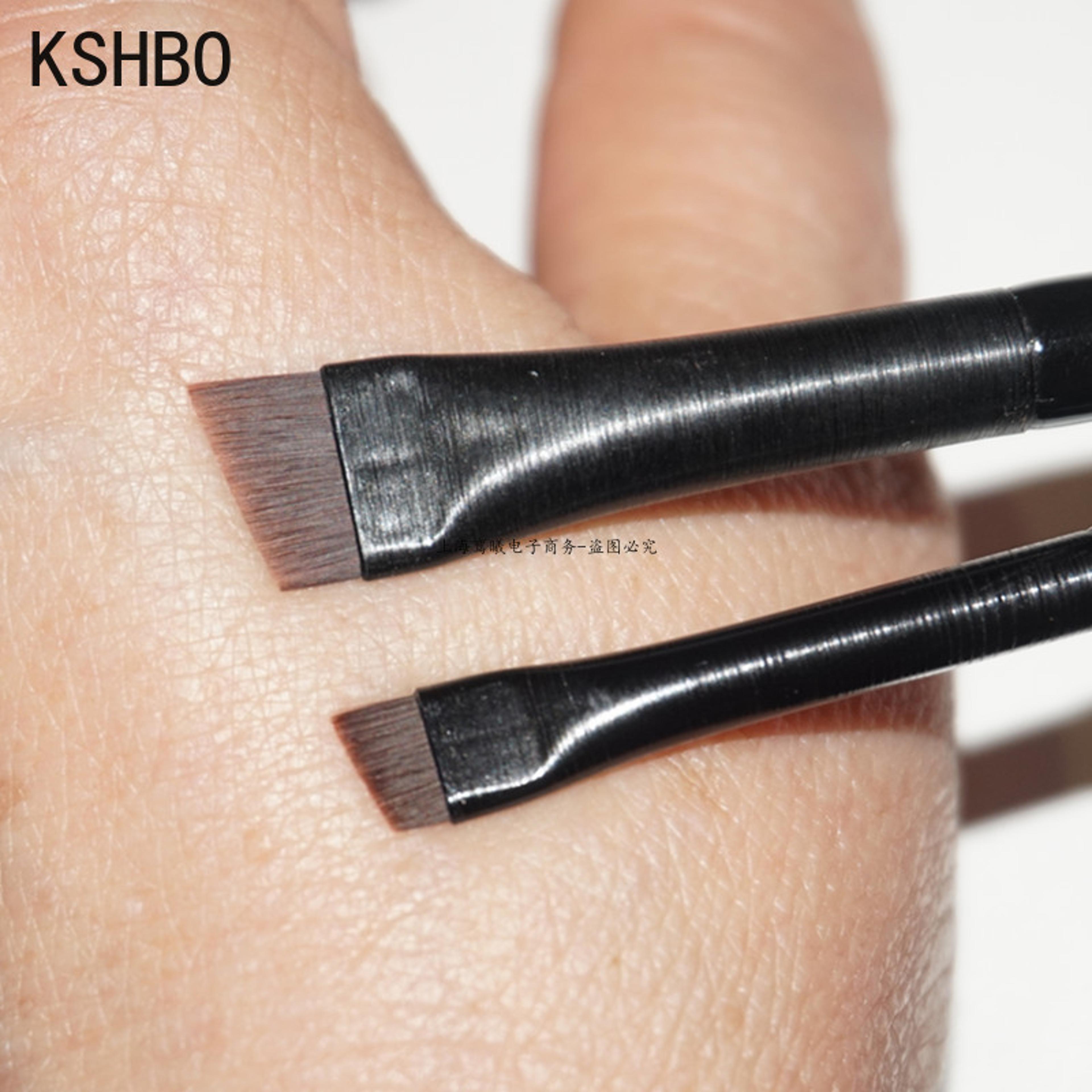 2-piece angled eyebrow brush set for precise brows and clean eyeliner