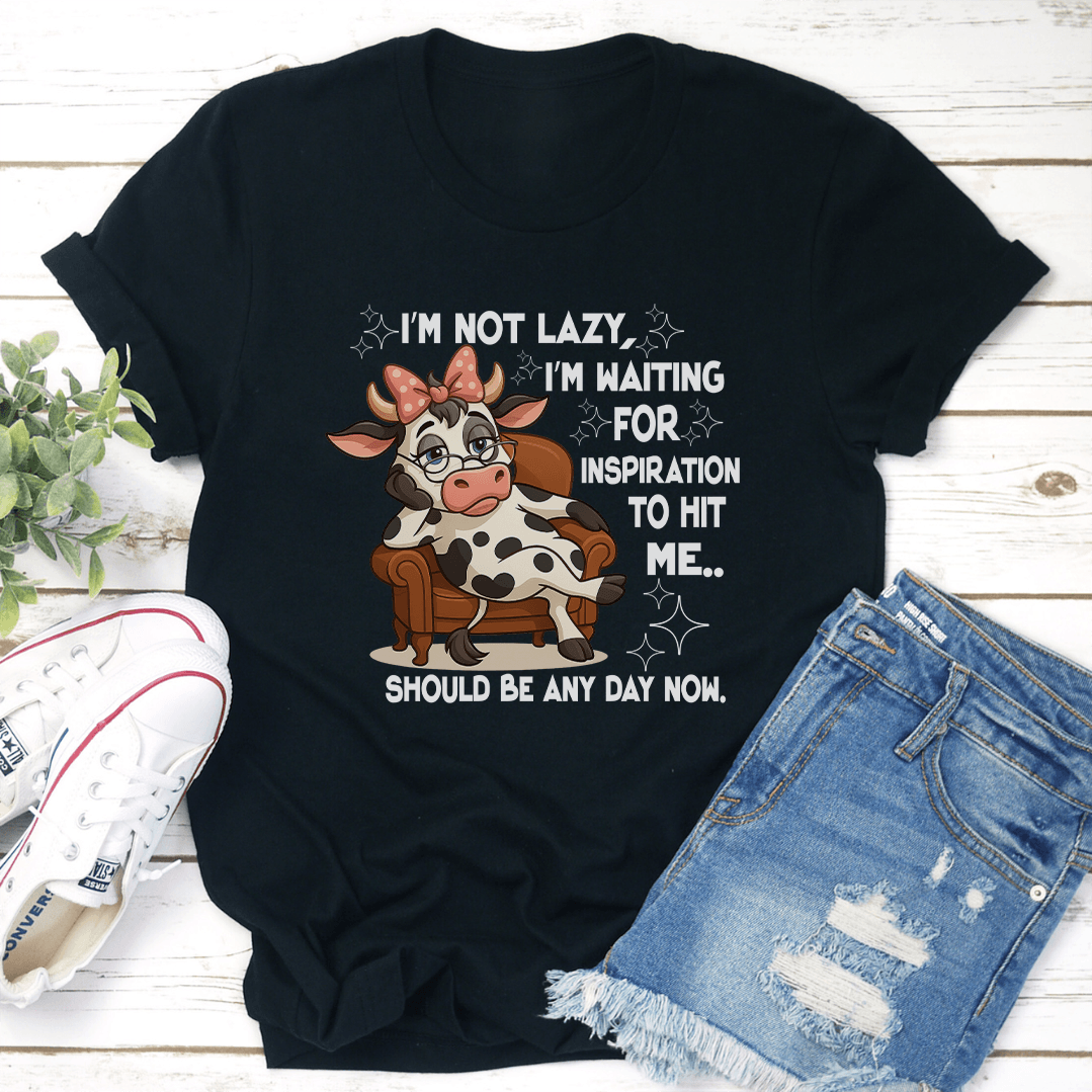 i'm not lazy i'm waiting for inspiration to hit me should be any day now tee