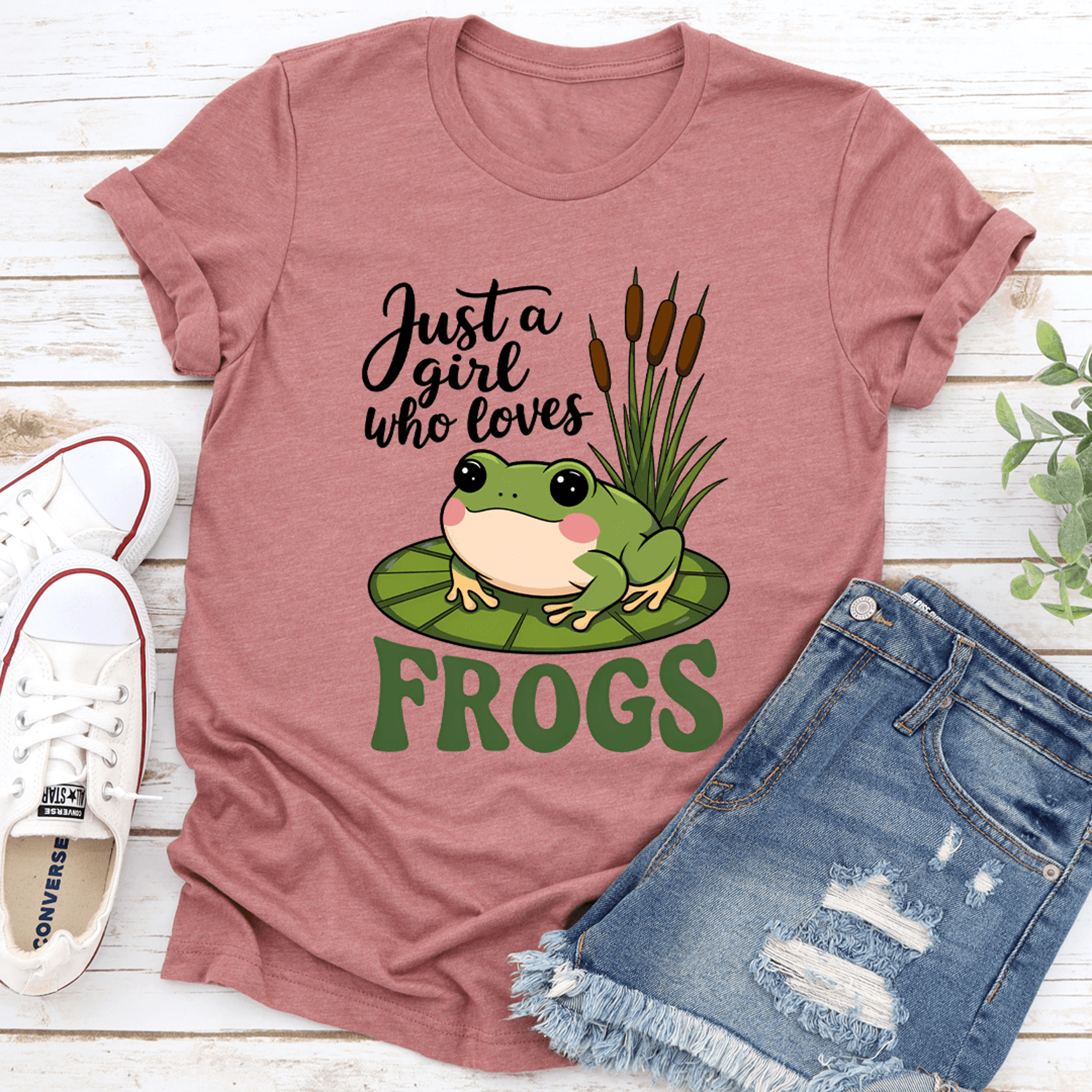 just a girl who loves frogs tee