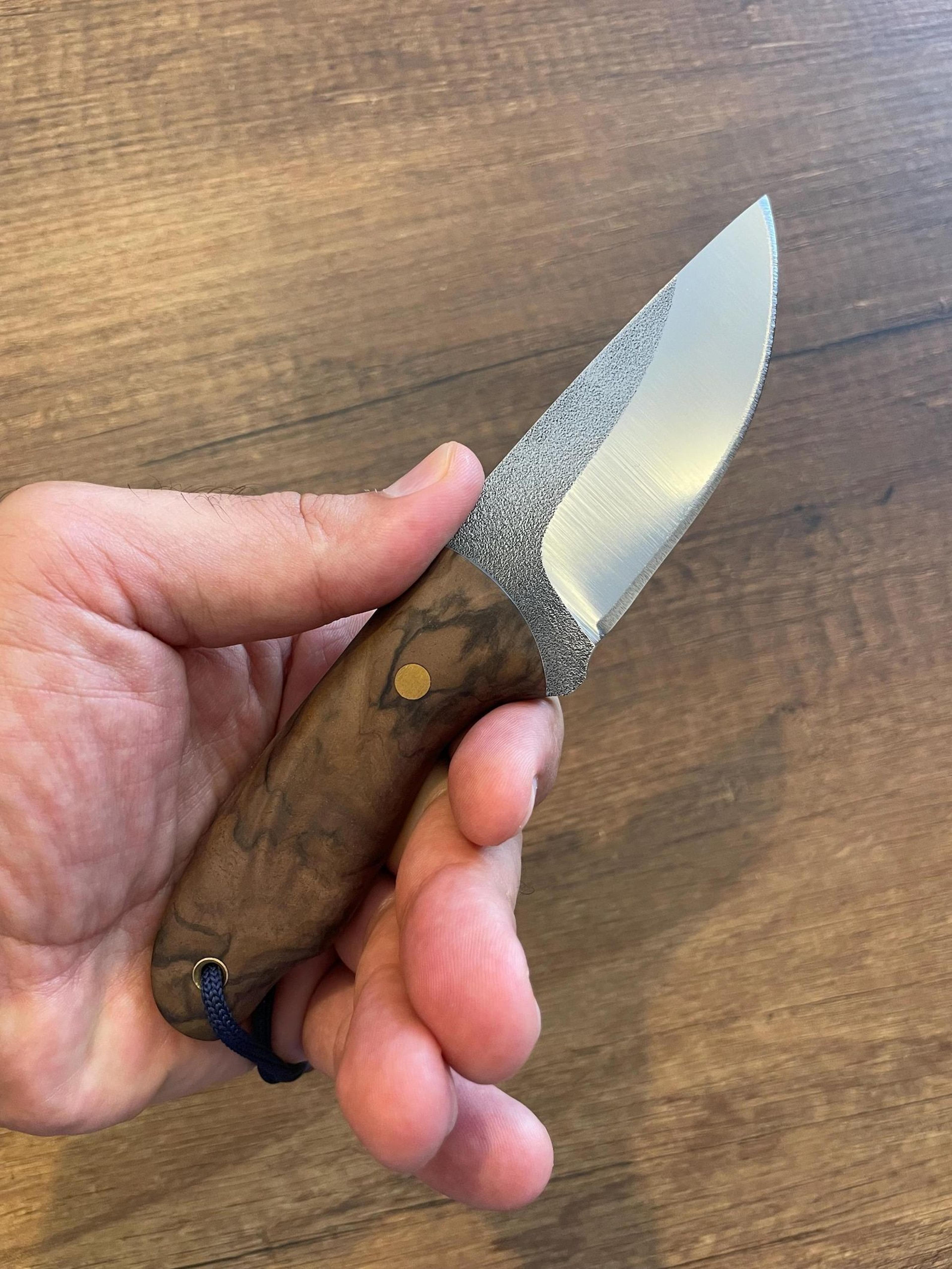 small hunting knife n690 steel full tang skinning knife with walnut wood handle