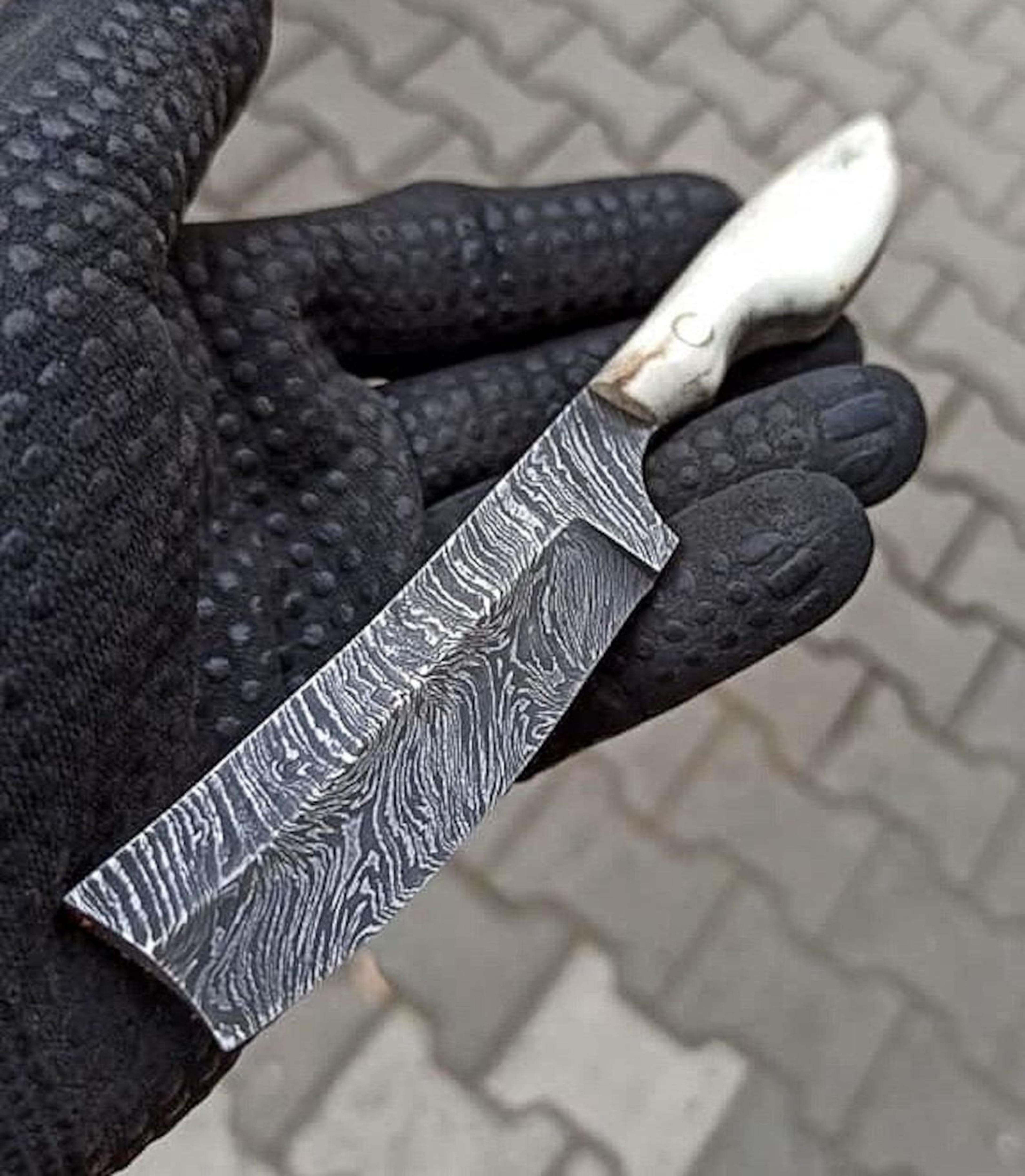 damascus collector knife with stag horn handle & leather storage case
