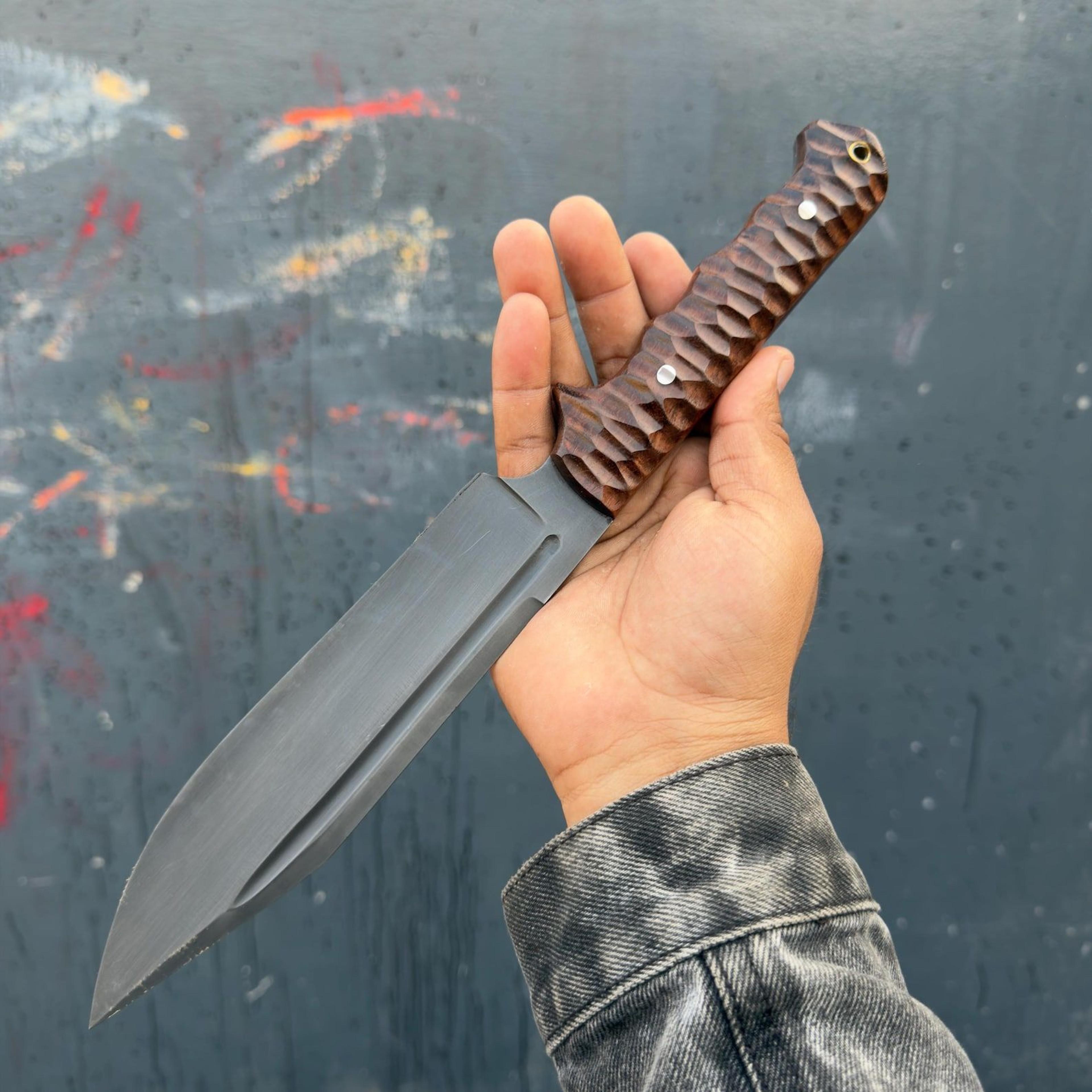 handmade full tang hunting knife for outdoor and bushcraft enthusiasts - durable and reliable cutting tool
