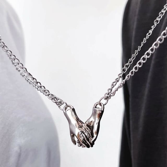 holdhandscouplenecklace1.png