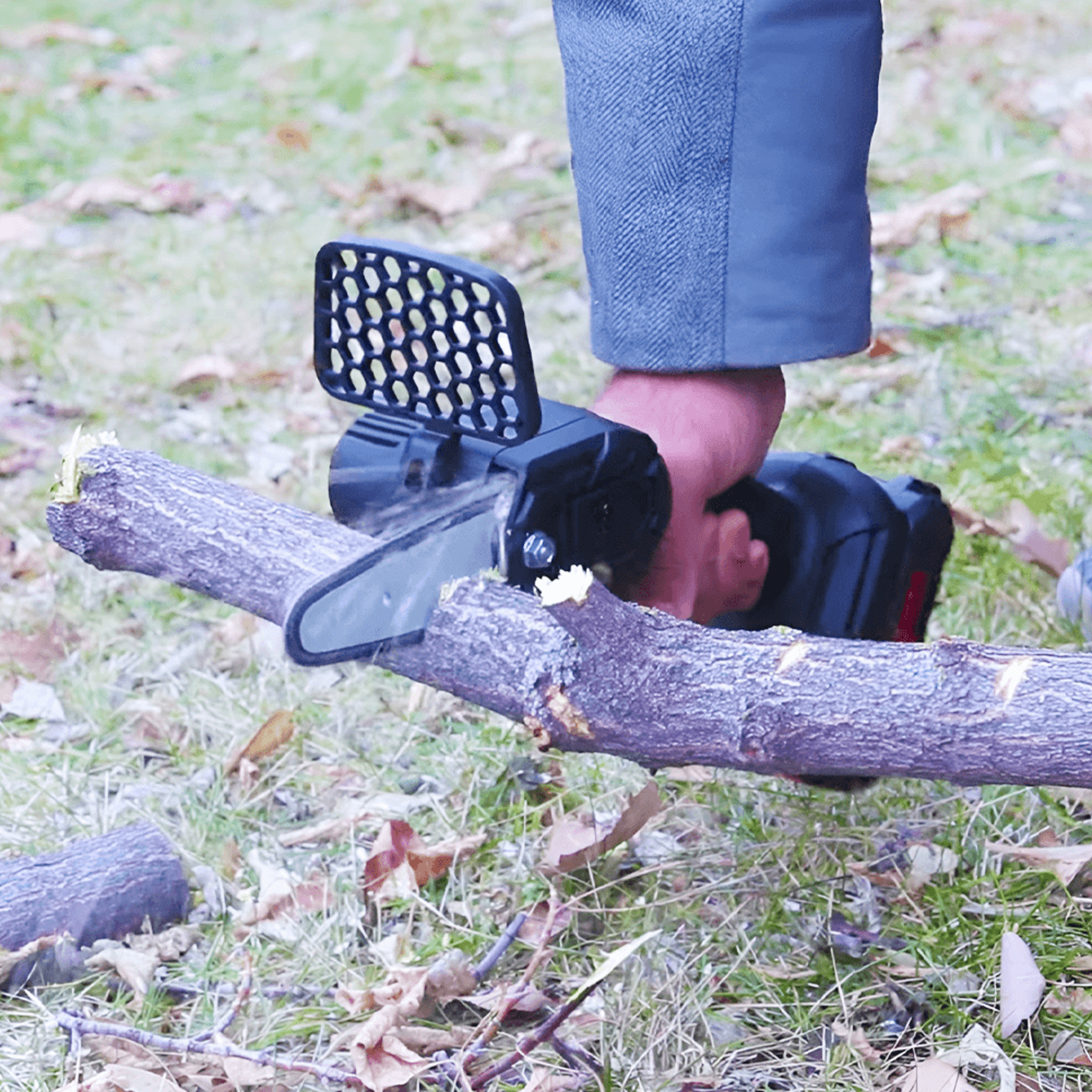 handheld mini battery powered chainsaw | heavy duty lithium chainsaw for easy wood cutting | anti-slip mini chainsaw