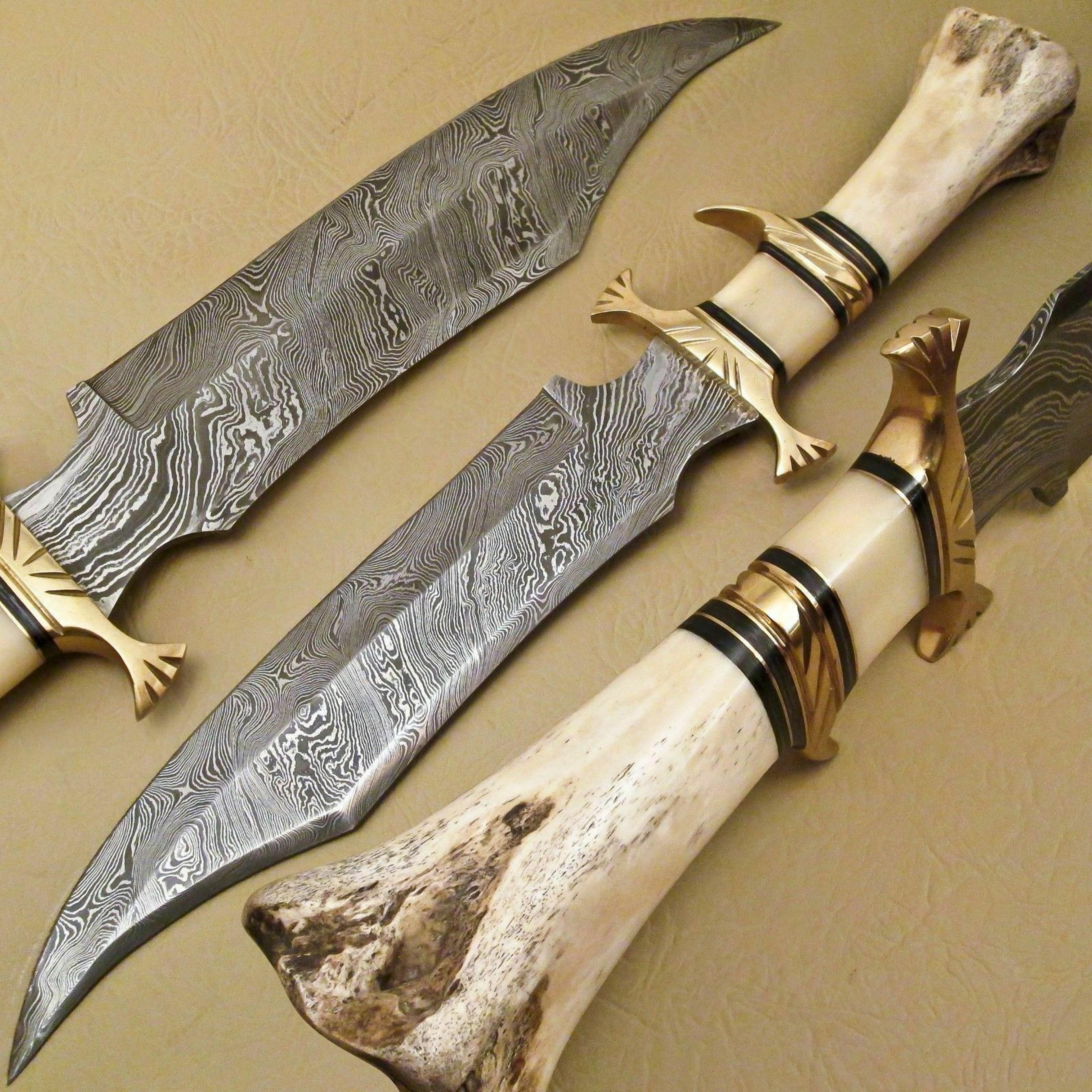 beautifull custom handmade damascus steel hunting bowie knife,