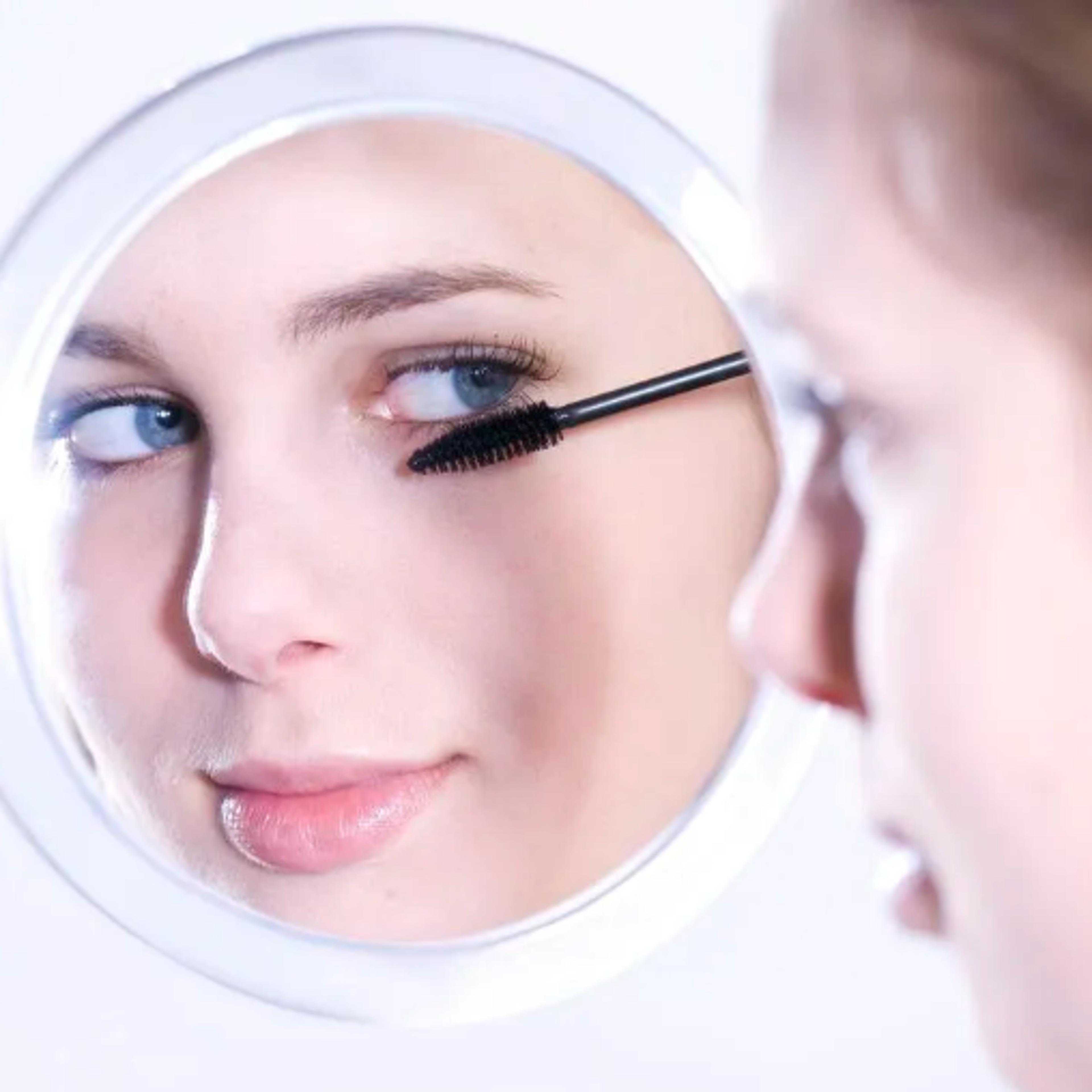 easy-to-mount magnifying makeup mirror