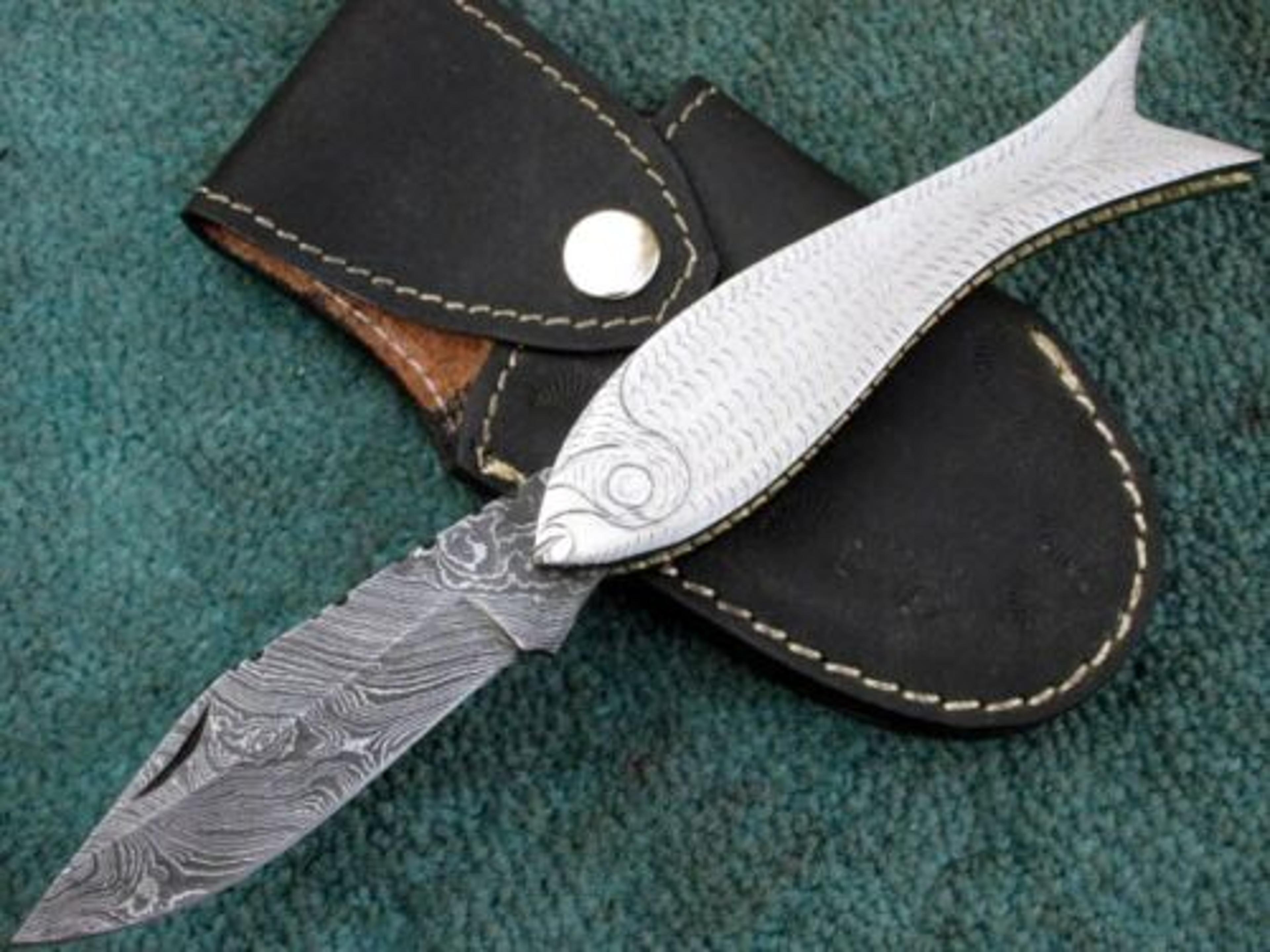 superb hand forged folding knife , custom hand made damascus steel pocket knife