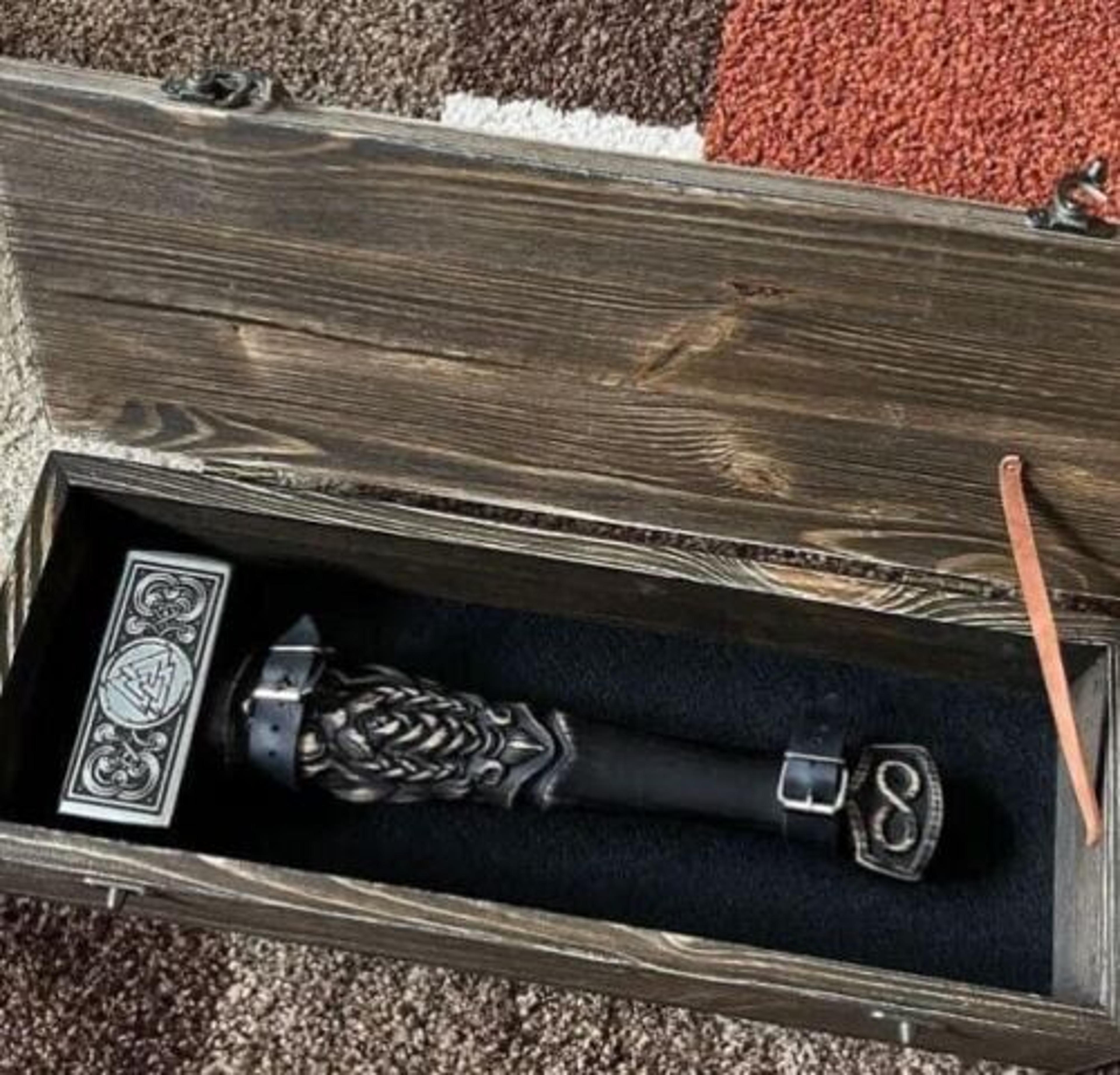 custom hand forged engraved carbon viking hammer. custom viking hammer best gift