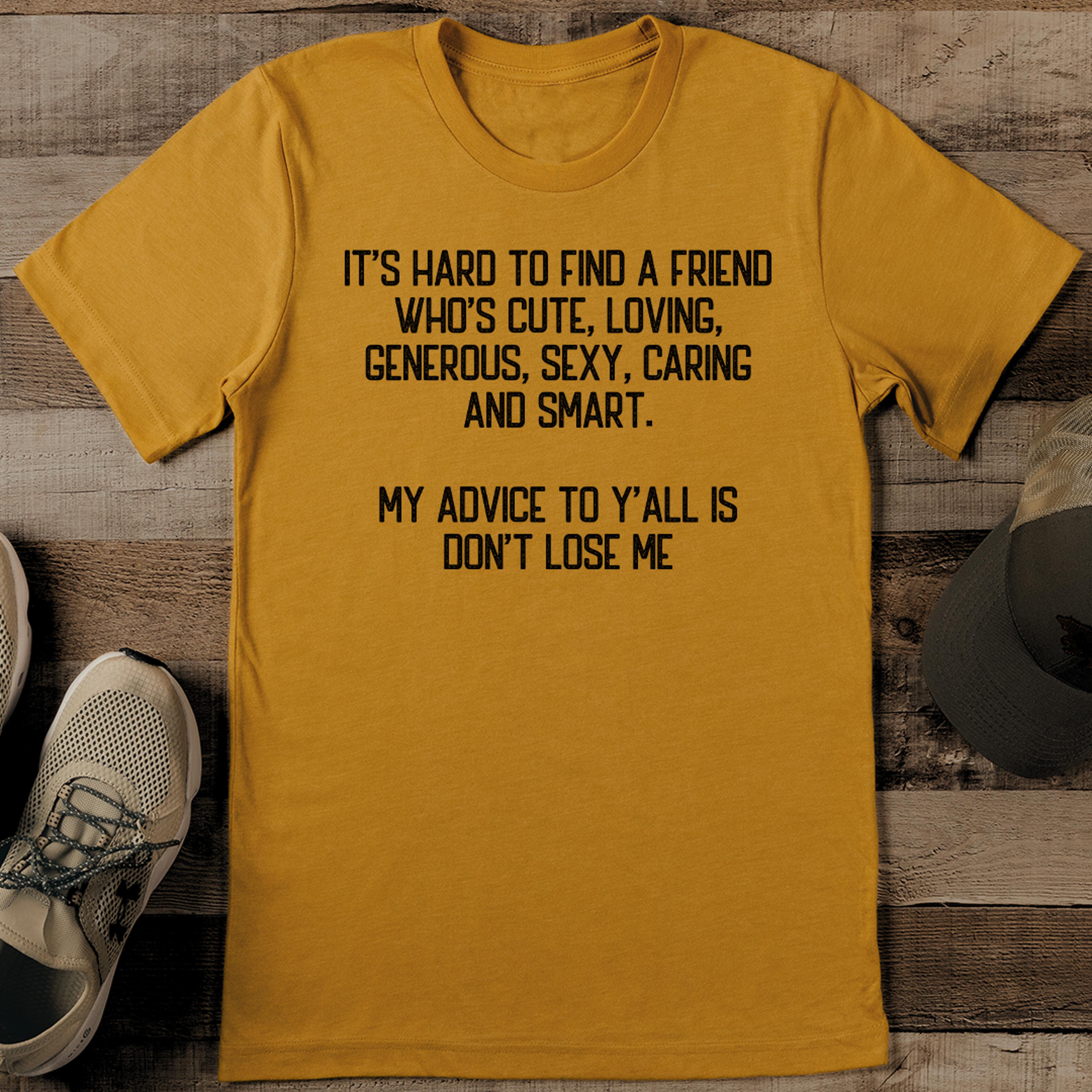 it's hard to find a friend who's cute tee