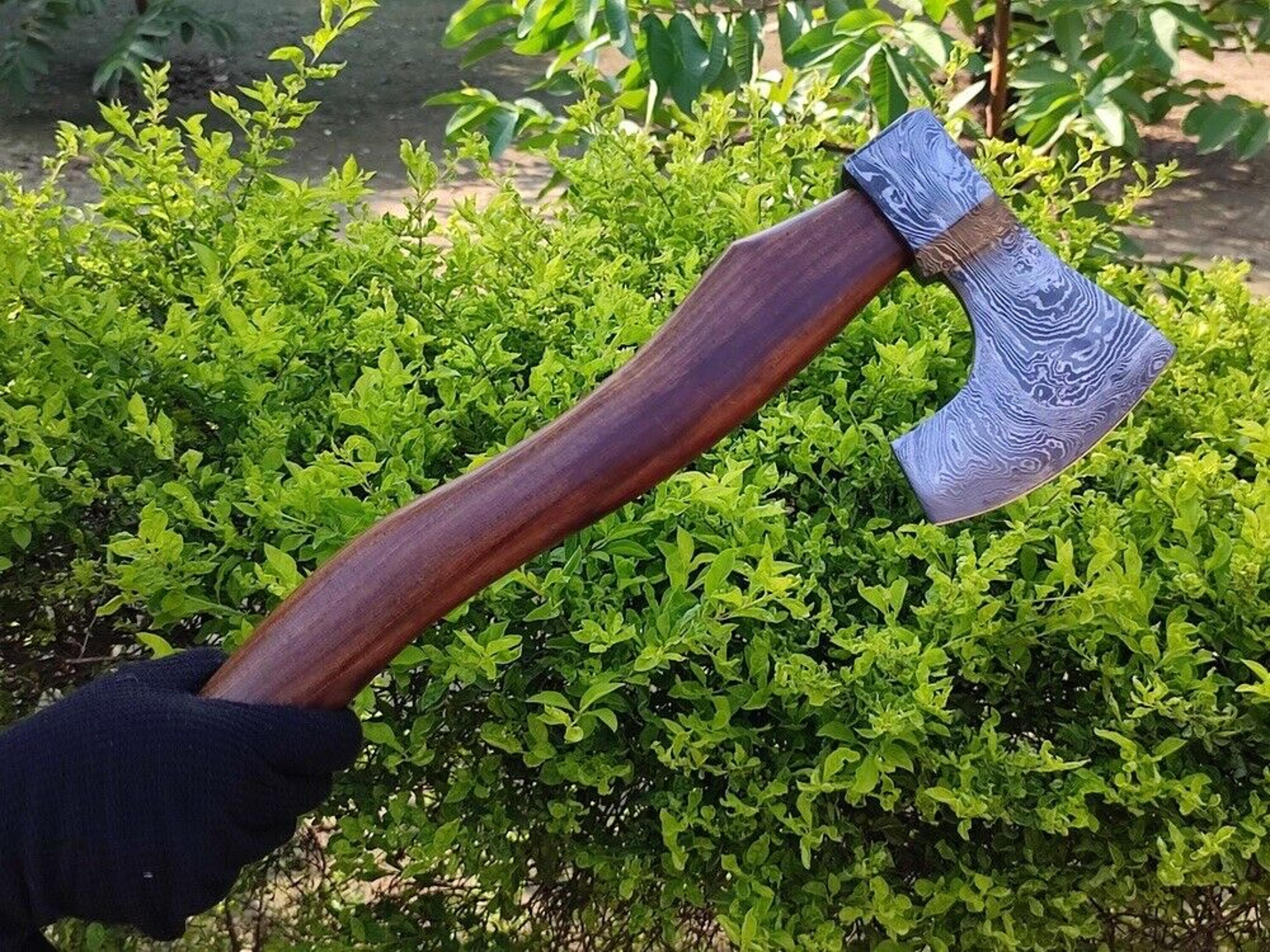 hand-forged damascus steel tomahawk axe | 17" integral hatchet with 6" blade & walnut wood handle | viking battle axe