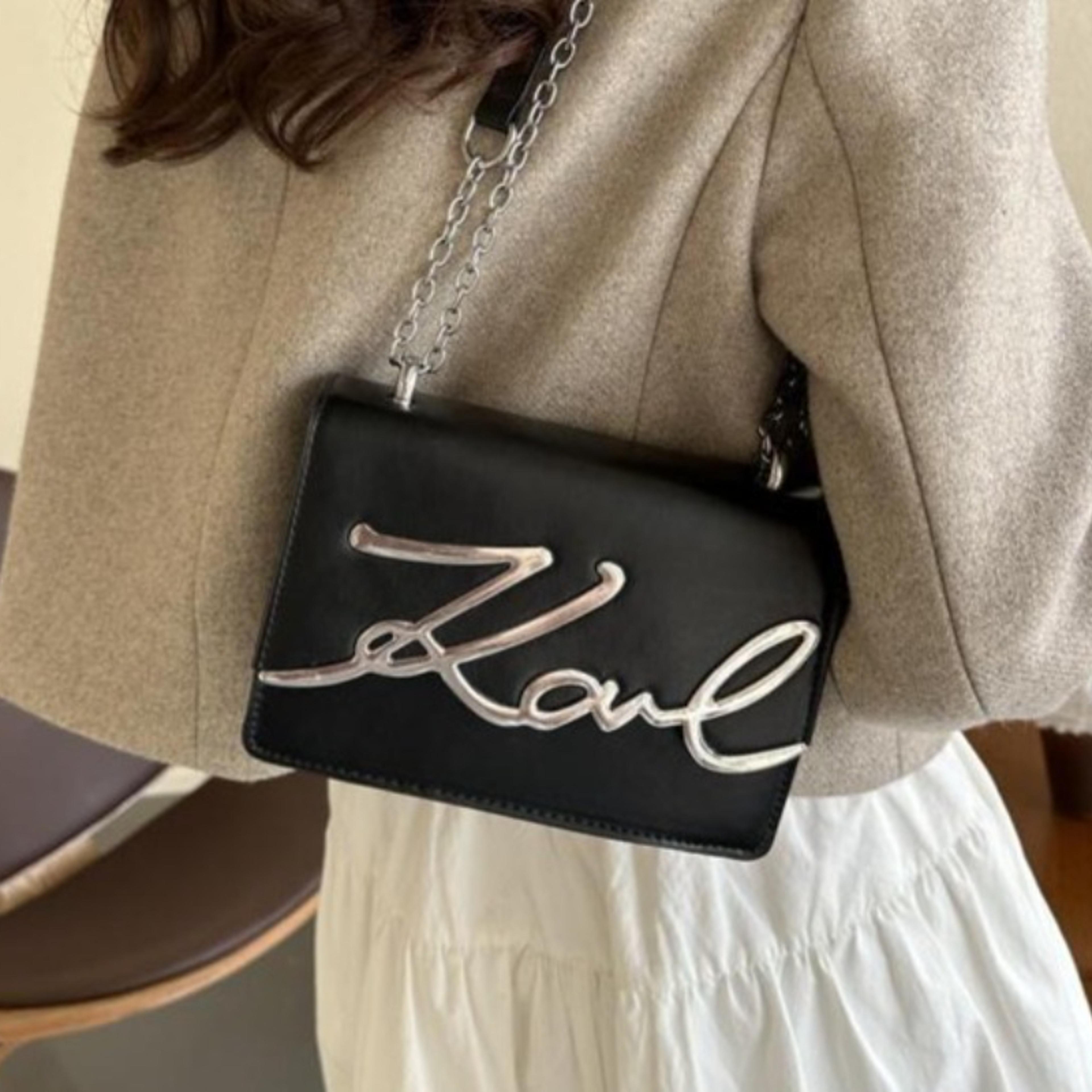 fashionable crossbody bag with solid color metal letter logo and chainlink strap magnetic button closure