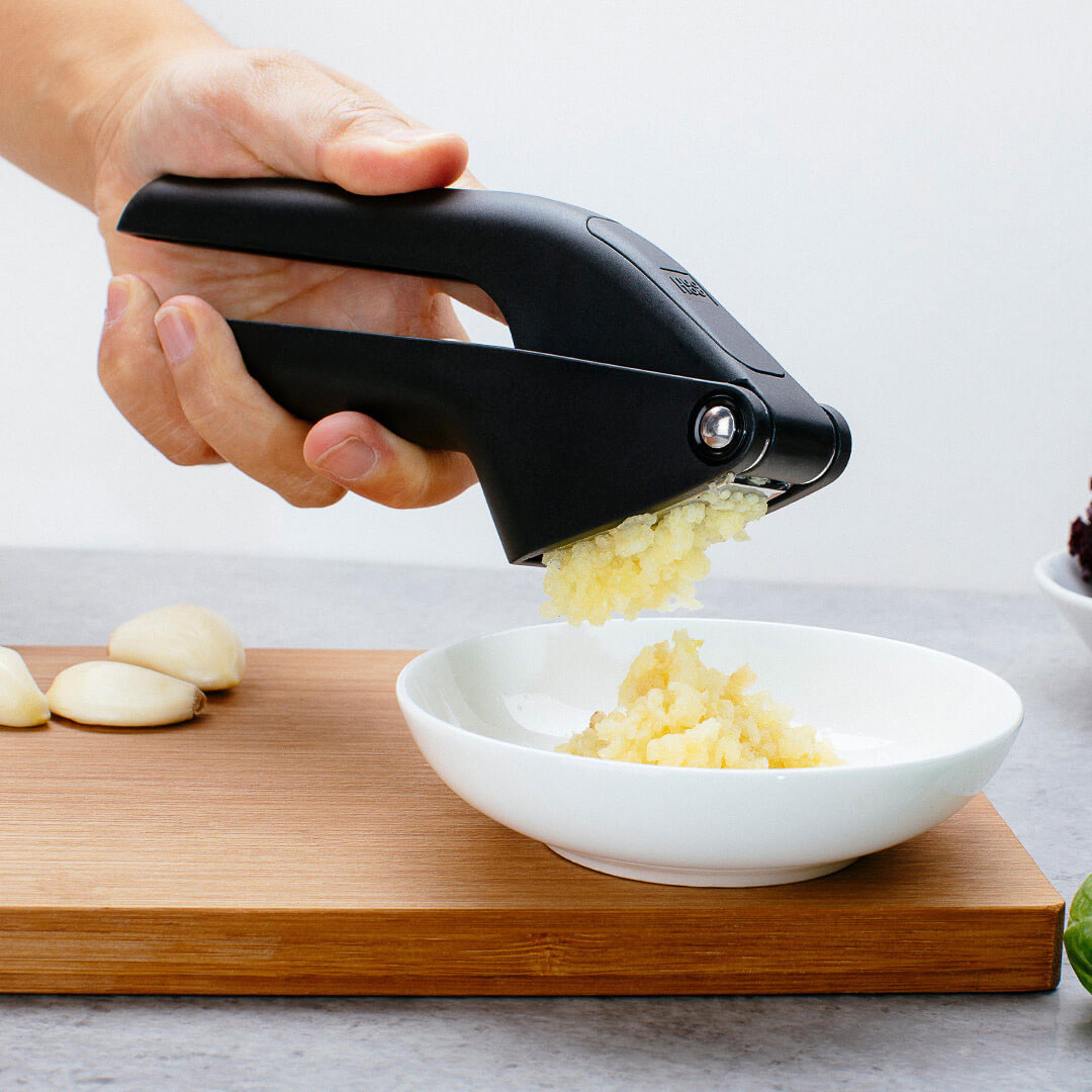 detachable press metal garlic mincer crusher easy to clean kitchen tool