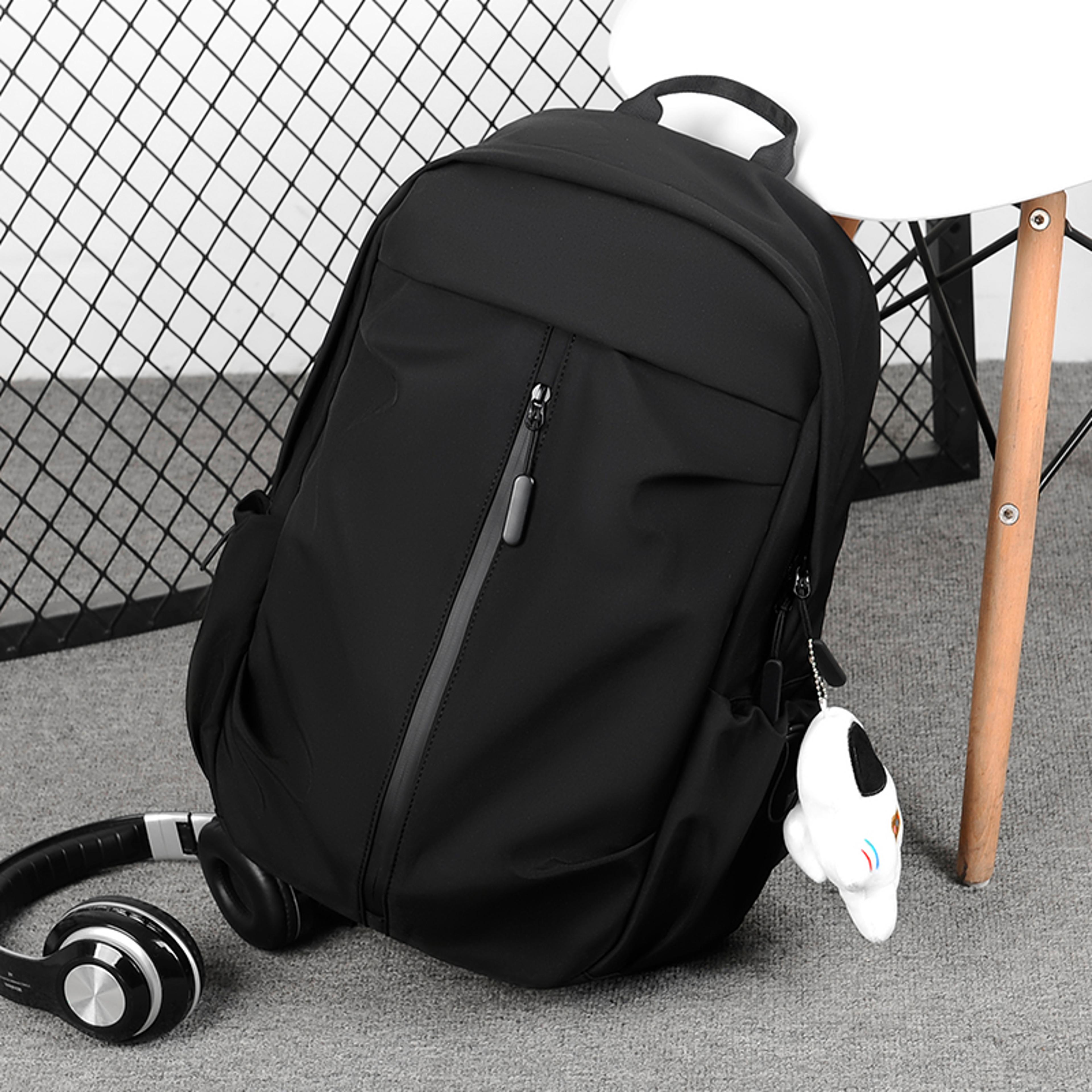 water resistant large capacity mens business & school laptop backpack